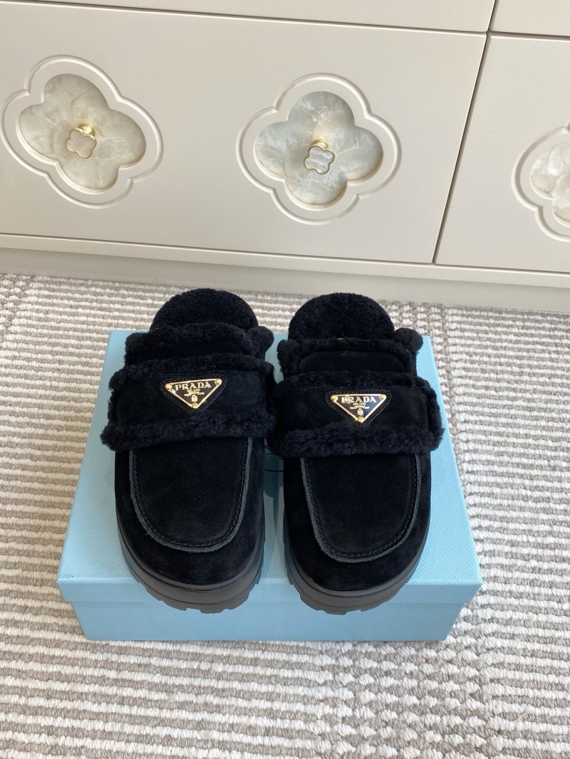 Pra*a slippers